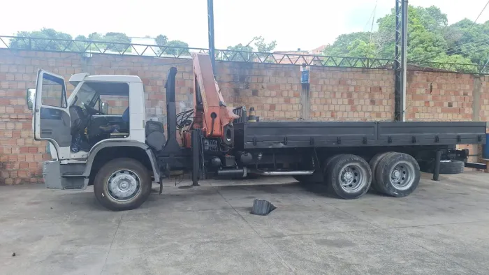 Mulck bem conservado de 18.5 t., volks 15 180 trucado