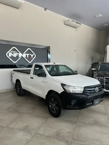 Toyota Hilux CS 4X4 2.8 TDI Diesel Mec. 2017