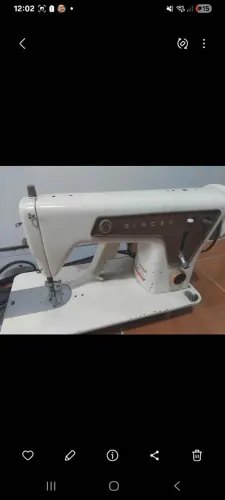 Vendo máquina de costura funcionando