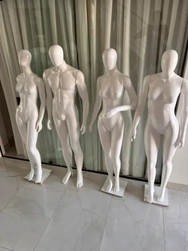 Manequins