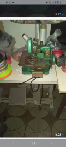 MAQUINA COSURA OVERLOK VERDINHA SEMI INDUSTRIAL NA MESA.