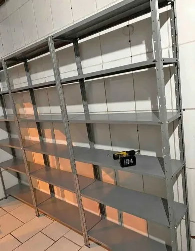 Prateleiras usadas de aço 