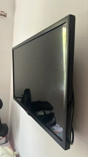 TV LG 32? com defeito, não liga. Venda somente para retirada de peças.