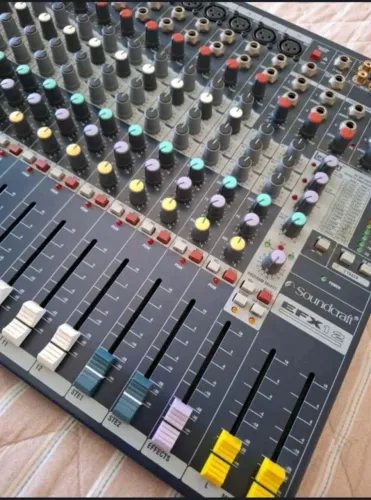 Mesa de som EFX12 soundcraft  ( Parcelo cartão 4x )