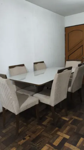 Mesa de jantar + 6 cadeiras