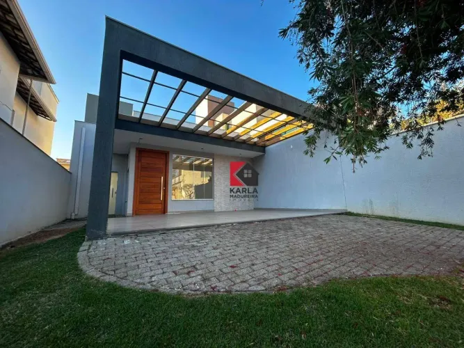 Casa em condomínio, 03 quartos com espaço gourmet com churrasqueira!!