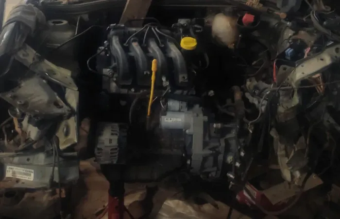 Sucata peças Clio 1.0 tenho várias peças