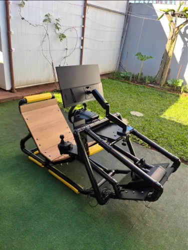 Cockpit caseiro feito de PVC e MDF 