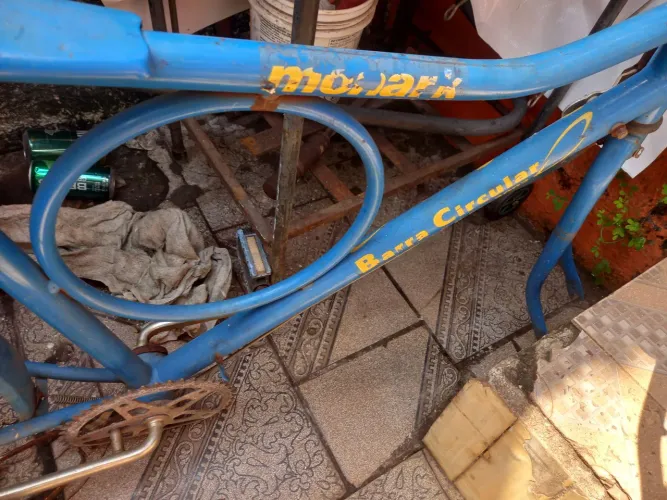 Quadro de bicicleta antiga 200.00 monarquia 2002 não entrego *