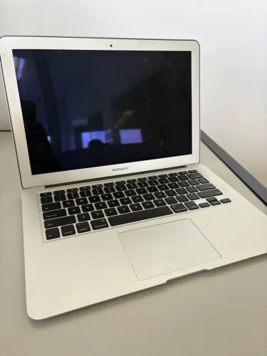 MacBook Air A1369 c/ defeito; não funciona; somente p/ retirada de pçs
