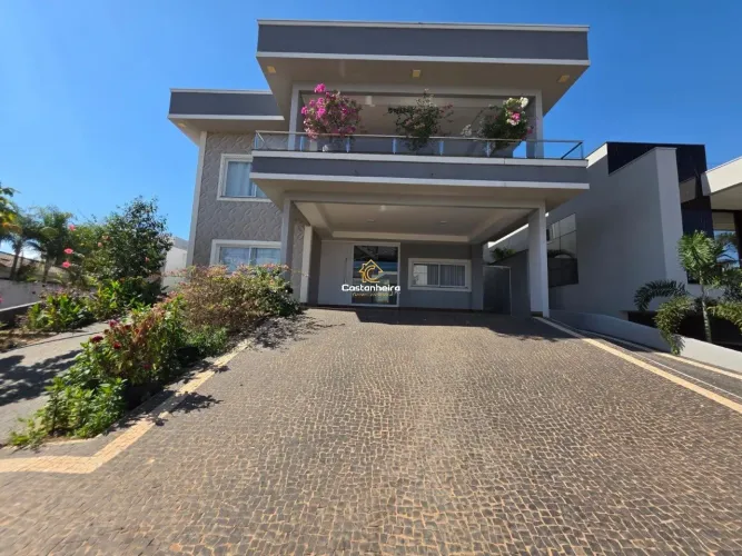Sobrado Semi-Mobiliado em Condomínio Residencial com 05 Suítes - Plano Diretor Sul