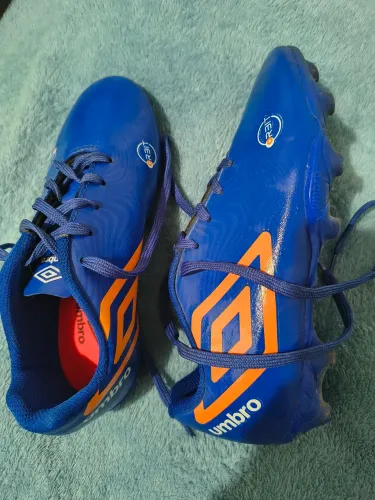 Chuteira Tam 33 R$100