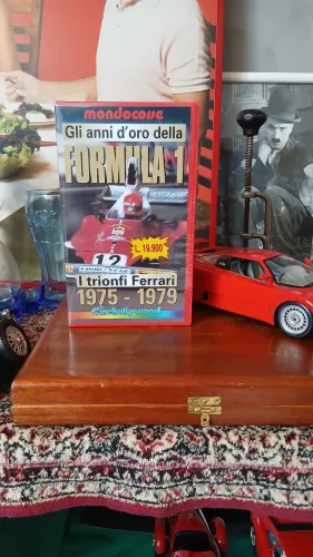 VHS Fórmula 1 "I trionfi Ferrari 1975-1979"
