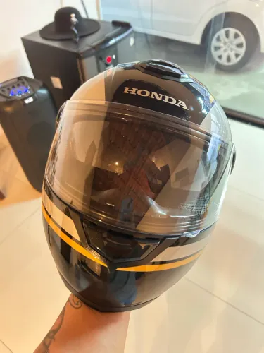 Capacete honda original , usado 2 vezes capacete
