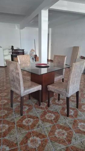 Mesa com 4 cadeiras