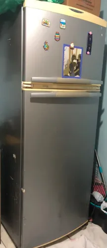 VENDO GELADEIRA FUNCIONANDO PERFEITAMENTE