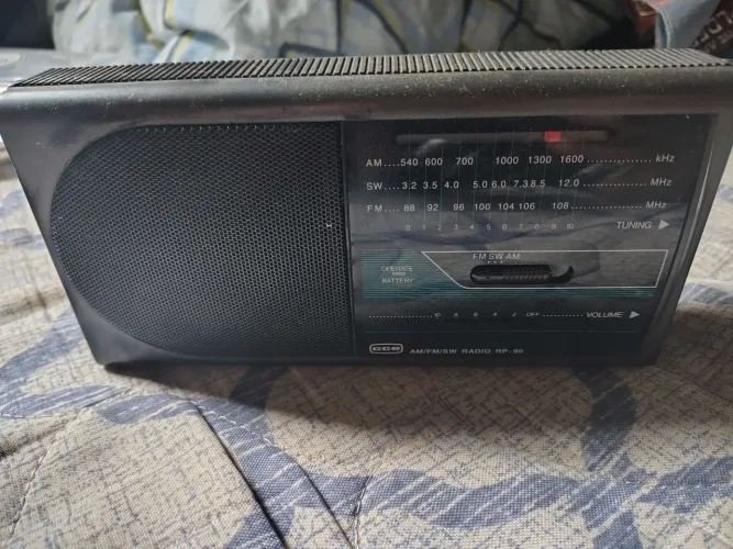 Rádio antigo CCE 1980 muito bem conservado e funcionando