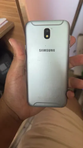 J7 pro com linha mas não interfere na usabilidade