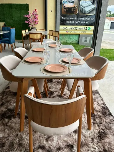 Mesa de Jantar com 06 cadeiras modelos poltronas