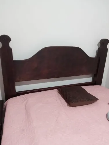 Cama Queen de madeira maciça cabeceira pesando mais de 50 kls cama pra toda vida