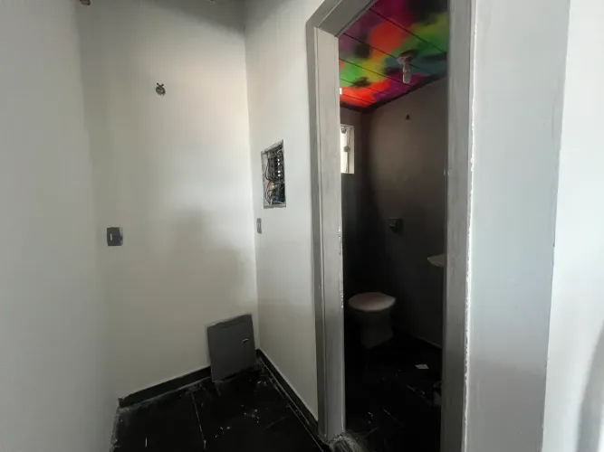 sala comercial proximo a orla morena