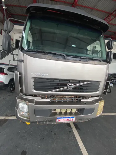 Caminhão volvo 260 VM 6x2 bitruck