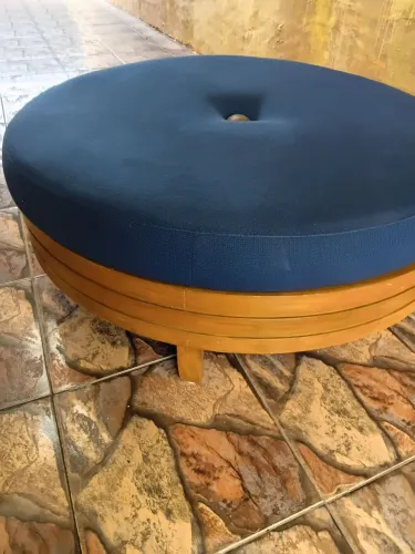 PUFF DE CENTRO DE MADEIRA