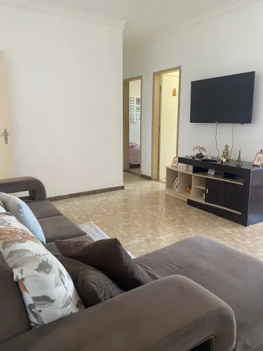 Alugo quarto para meninas. R$ 680,00