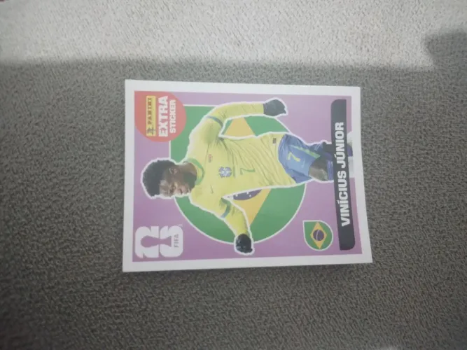 Figurinha Legend Bordô Vinícius Júnior - R$ 130,00, retirada em Manaus. Estado impecável.
