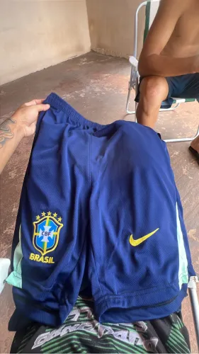 Vendo shorts do Brasil várias cores 12 unidades pra vender logo