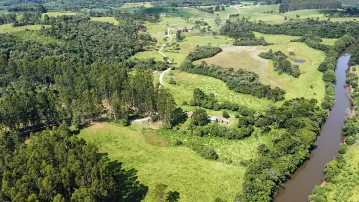 Terreno com 57 hectares próximo da rodovia