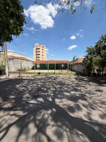 Casa e Terreno raríssimo setor aeroporto
