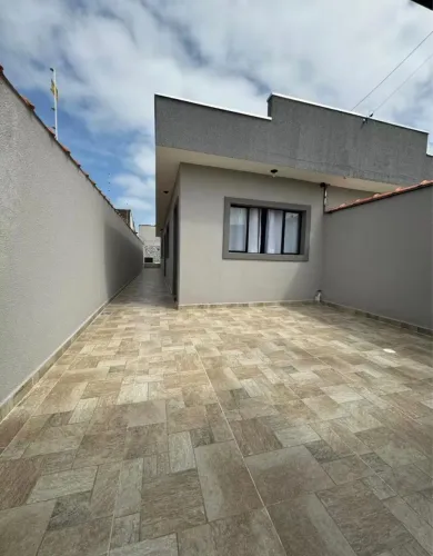 Casa com piscina Itanhaem - assumir dívida aceita carro na troca