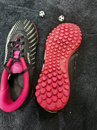 Chuteira adidas