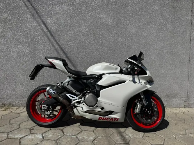 Moto Ducati panigale 959 em ótimo estado 
