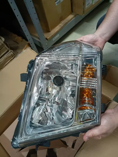 Farol dianteiro direito Nissan Frontier 2012 -2016