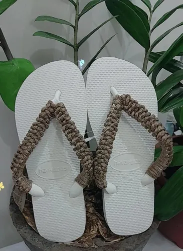 Chinelo havaianas bordado