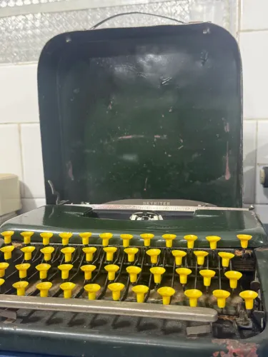 Máquina de escrever Smith- corona Skyriter (usado vendido no estado) 