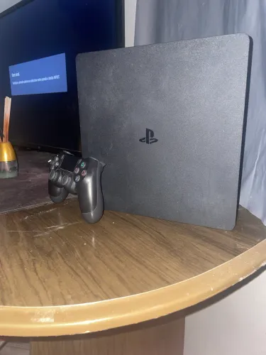 Ps4 slim 1TB 1 controle sem jogos físicos