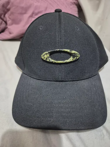 Boné Oakley 