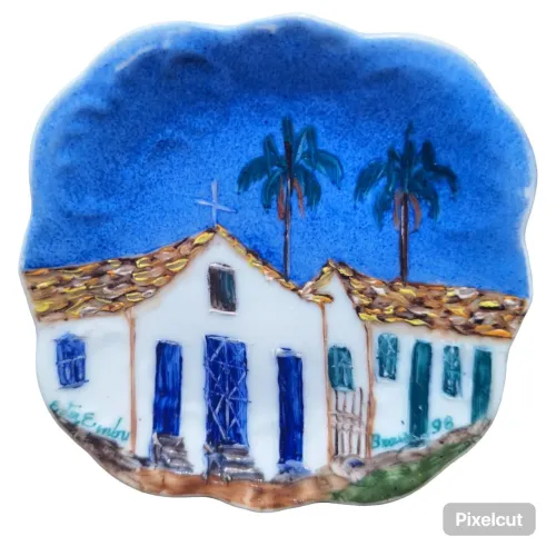 Peça cerâmica vintage pintada a mão