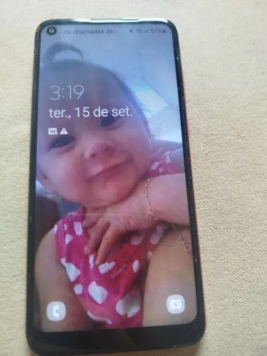 A11 com marcas de uso