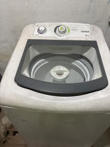 Máquina de lavar roupas. Cônsul