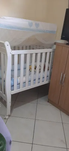 Berço com colchão 