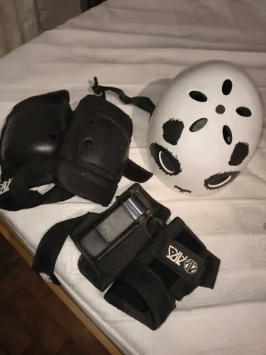 Capacete Traxart Pró Panda Branco DT-196 Tam M + Munhequeiras e Cotoveleiras
