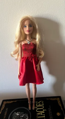 Barbie Boneca Mattel 80º Aniversário Vestido Vermelho Rubi