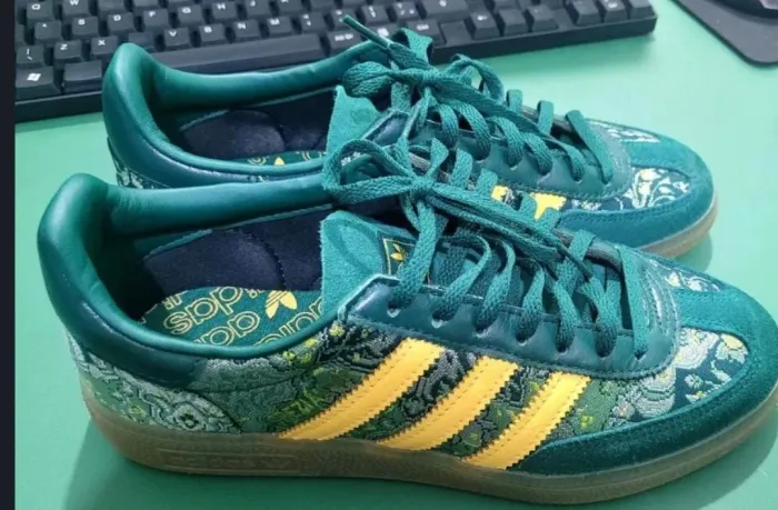 Tênis Adidas novo