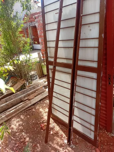 Vendo porta de vidro de correr com todos acessórios e com fechadura 205 p 1 metros