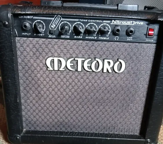 Amplificador de guitarra Meteoro
