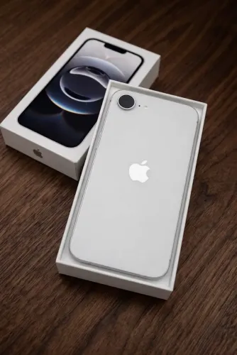 iPhone 16e